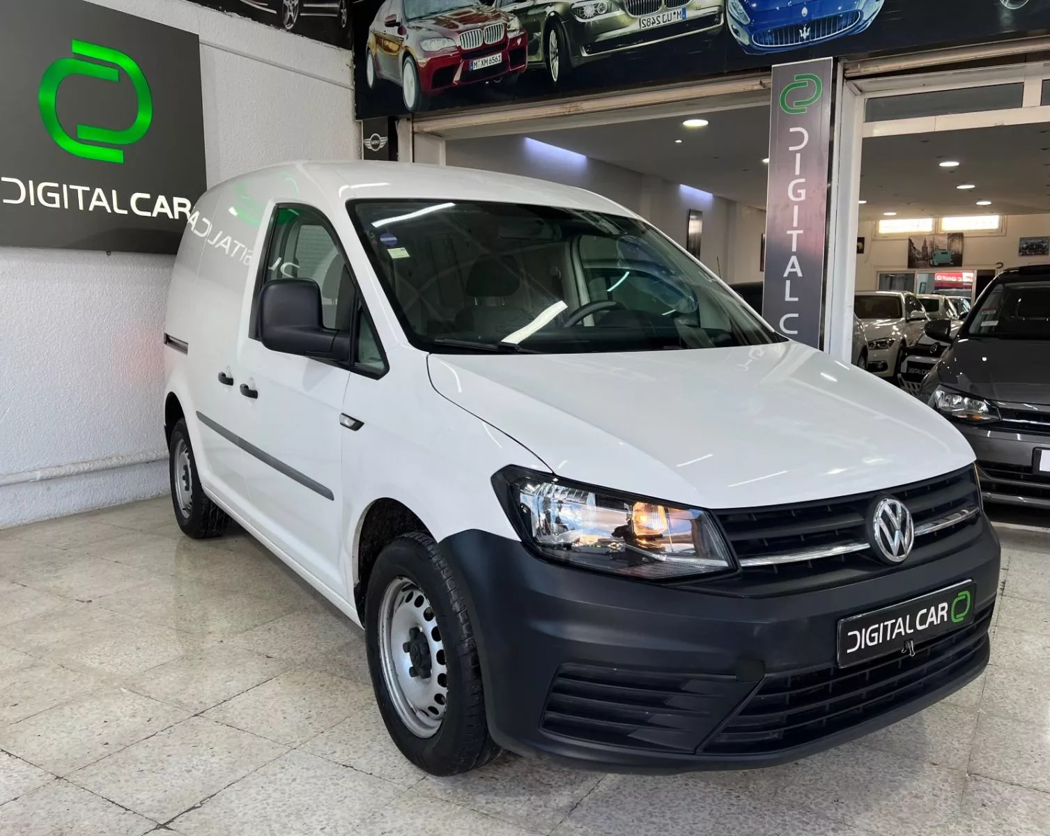Volkswagen Caddy à Mahdia - Photo 1