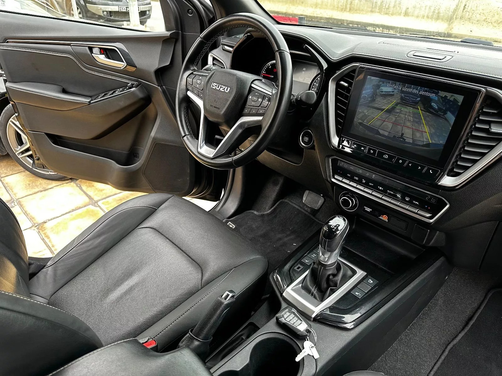 Isuzu D-Max Double Cabine V-Cross à Tunis - Photo 1