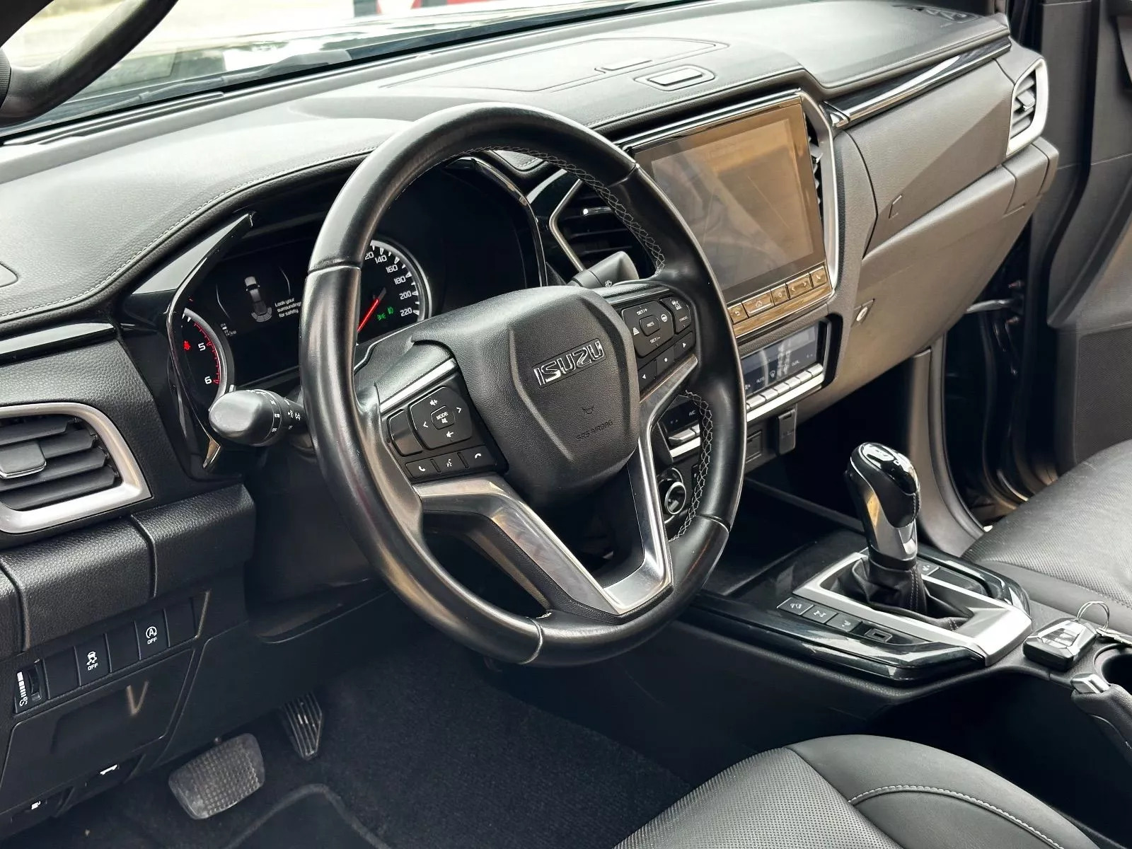 Isuzu D-Max Double Cabine V-Cross à Tunis - Photo 27