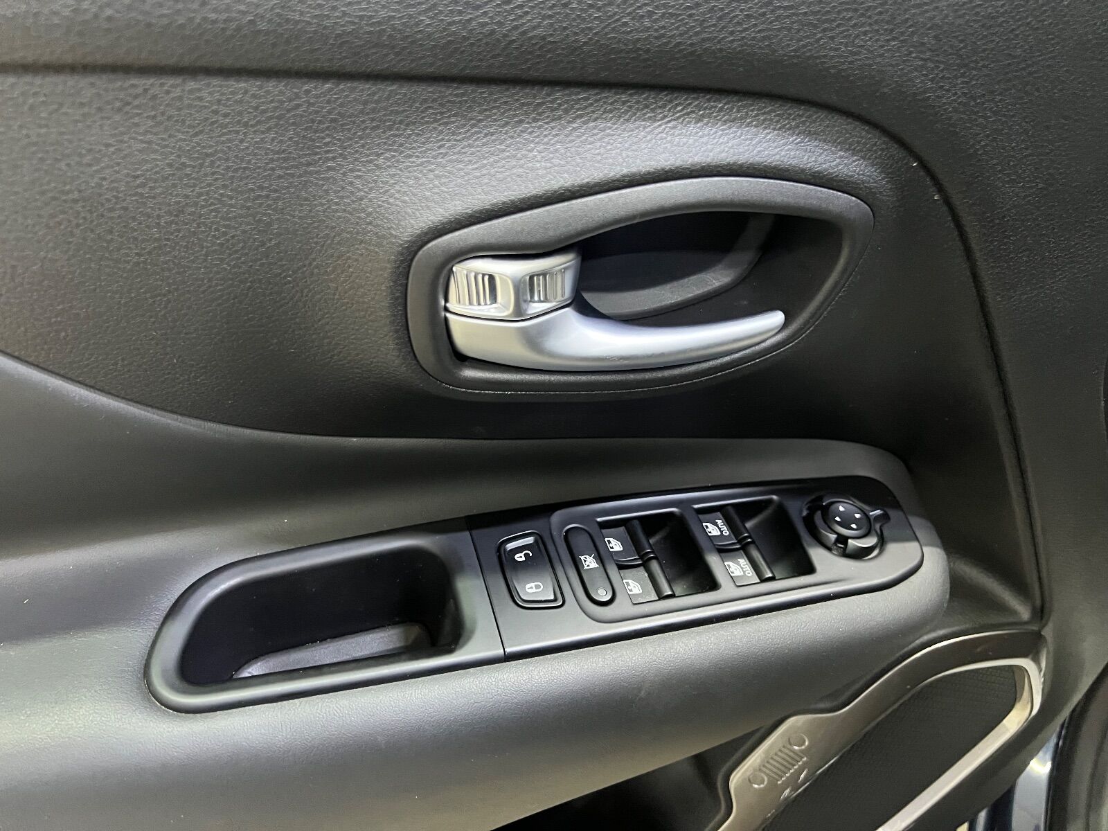 Jeep Renegade à Tunis - Photo 22