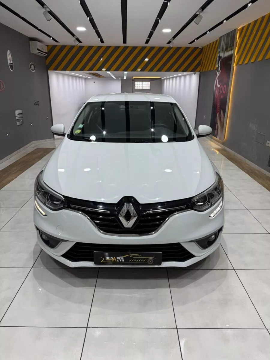 Renault Megane à Sfax - Photo 1