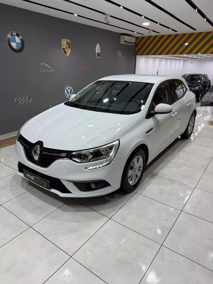Renault Megane à Sfax - Photo 2