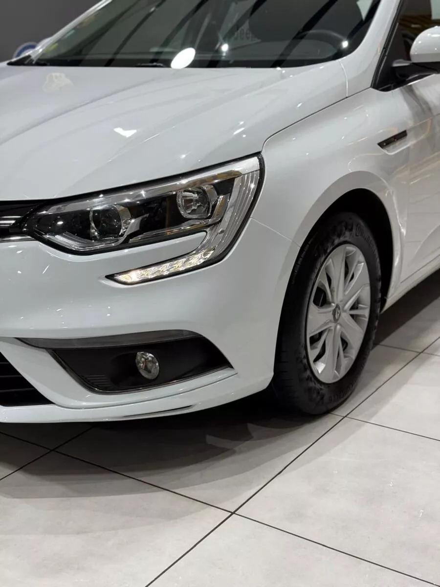 Renault Megane à Sfax - Photo 3