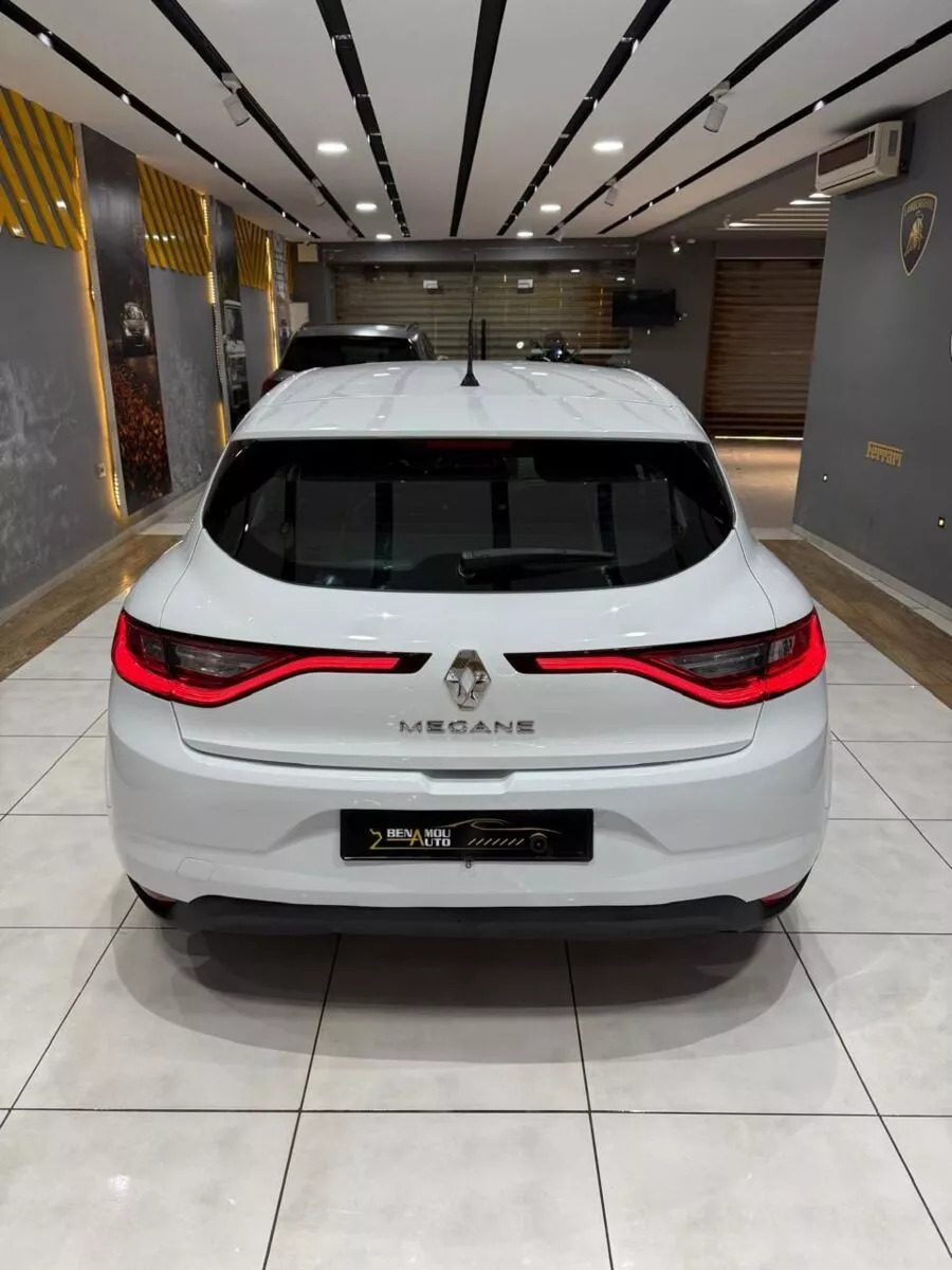 Renault Megane à Sfax - Photo 4