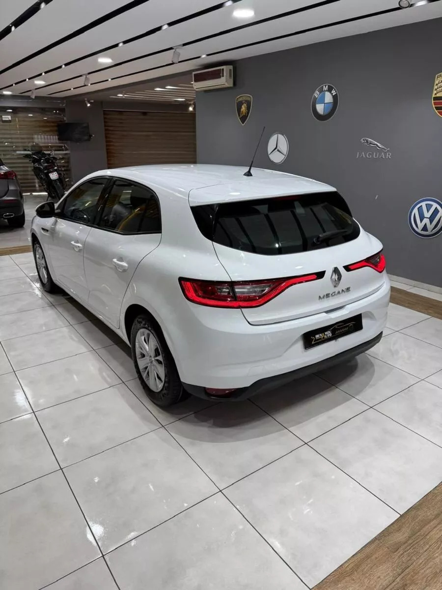 Renault Megane à Sfax - Photo 6