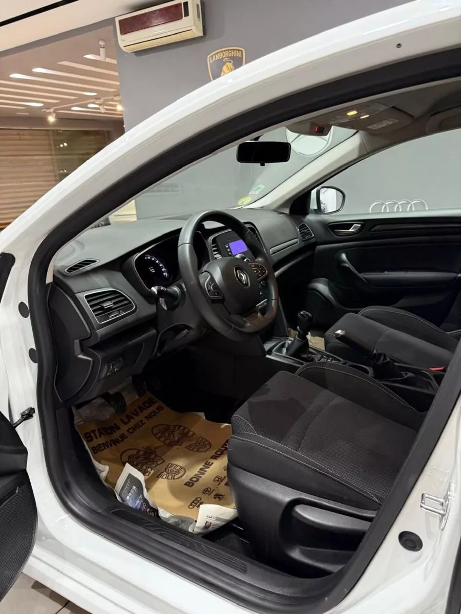 Renault Megane à Sfax - Photo 18