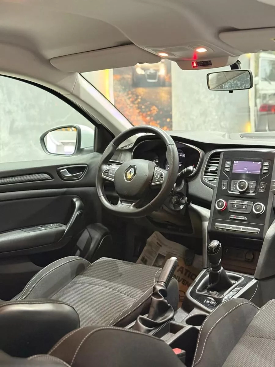 Renault Megane à Sfax - Photo 23