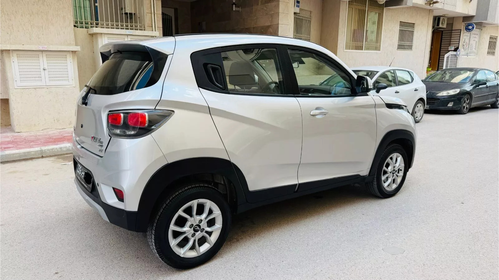 Mahindra KUV 100 K8 à Tunis - Photo 5