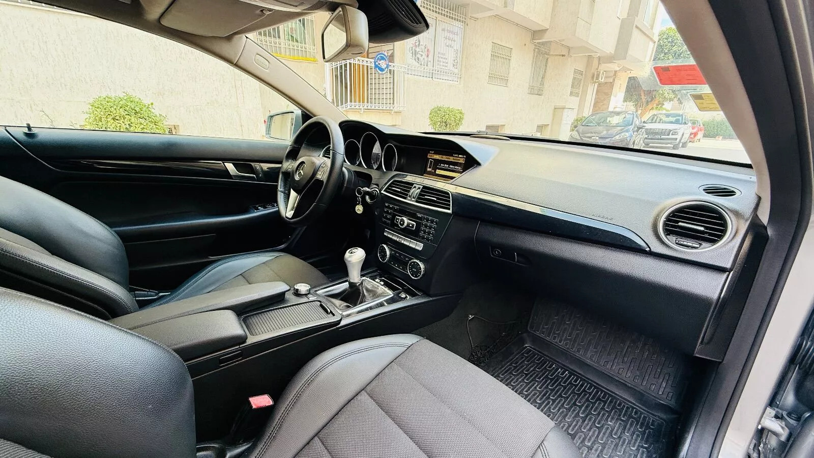 Mercedes-Benz Classe C coupé AMG à Tunis - Photo 10