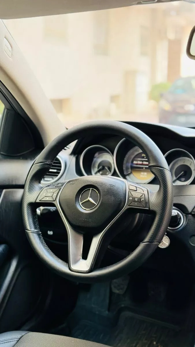 Mercedes-Benz Classe C coupé AMG à Tunis - Photo 12