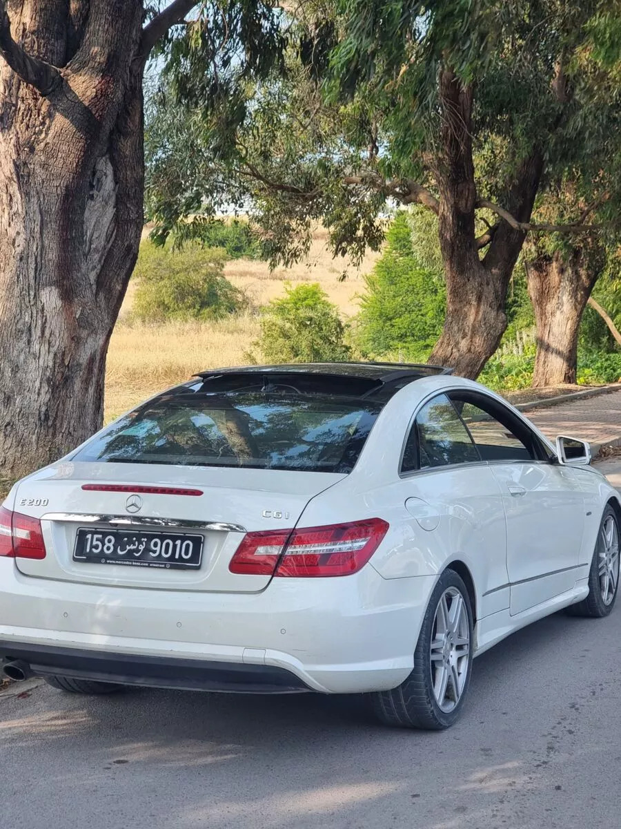 Mercedes-Benz Classe E coupé à Tunis - Photo 1