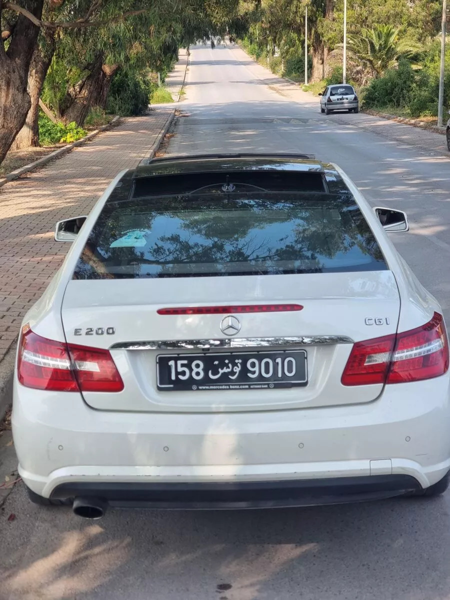 Mercedes-Benz Classe E coupé à Tunis - Photo 2
