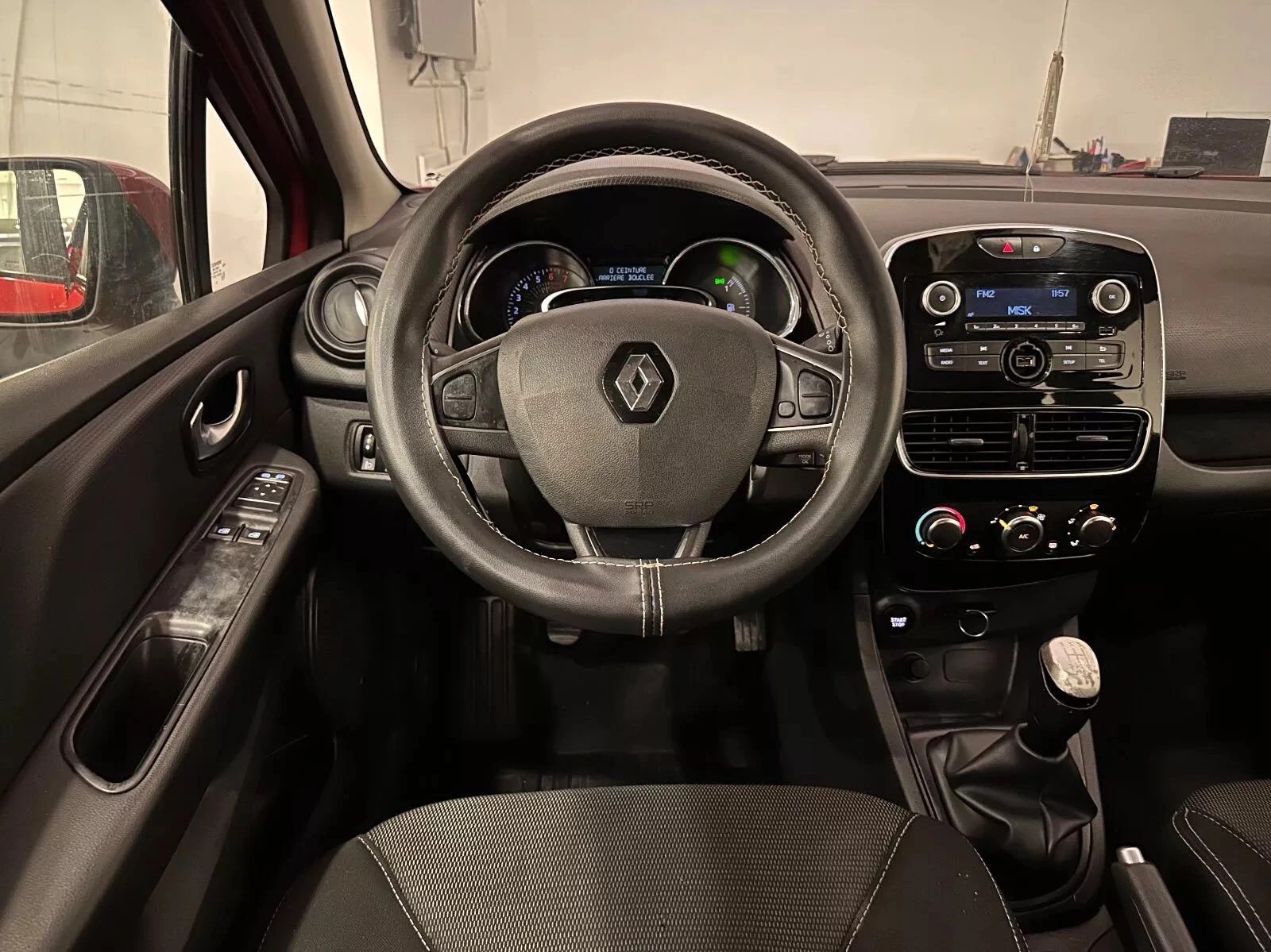 Renault Clio Zen à Tunisie - Photo 7