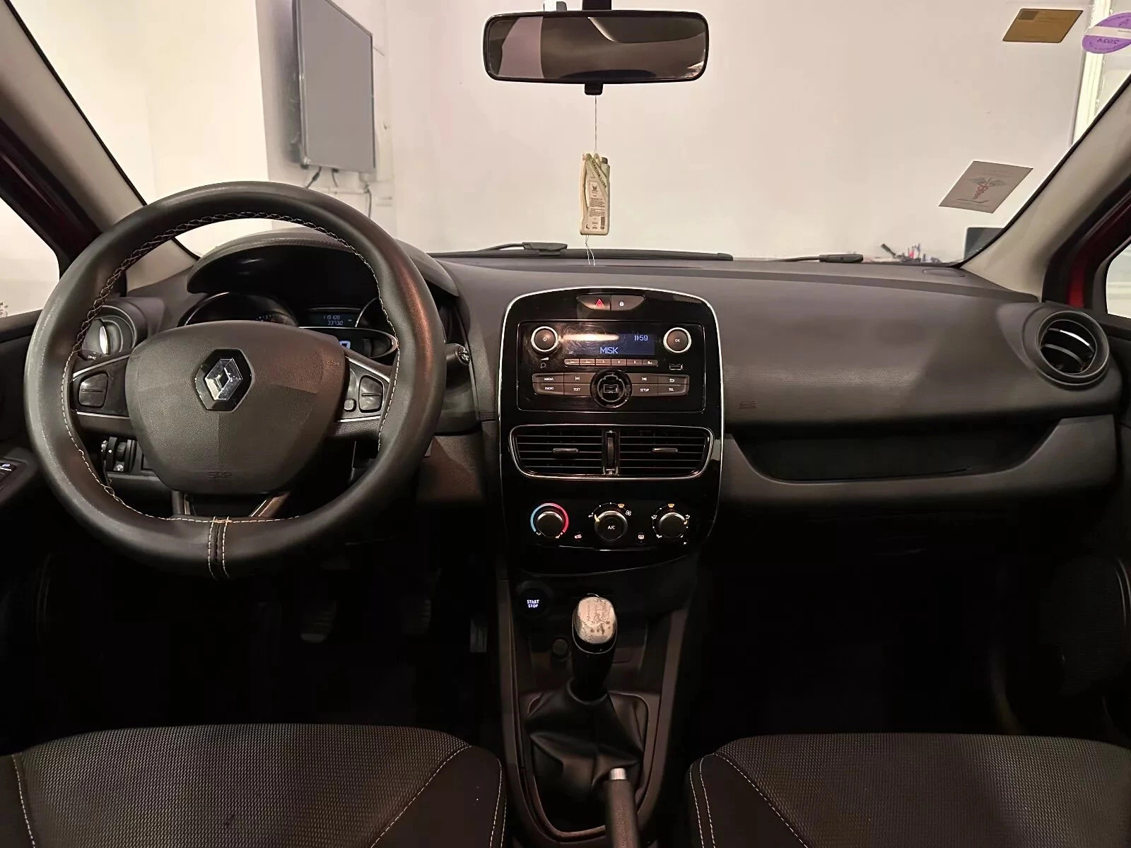 Renault Clio Zen à Tunisie - Photo 9
