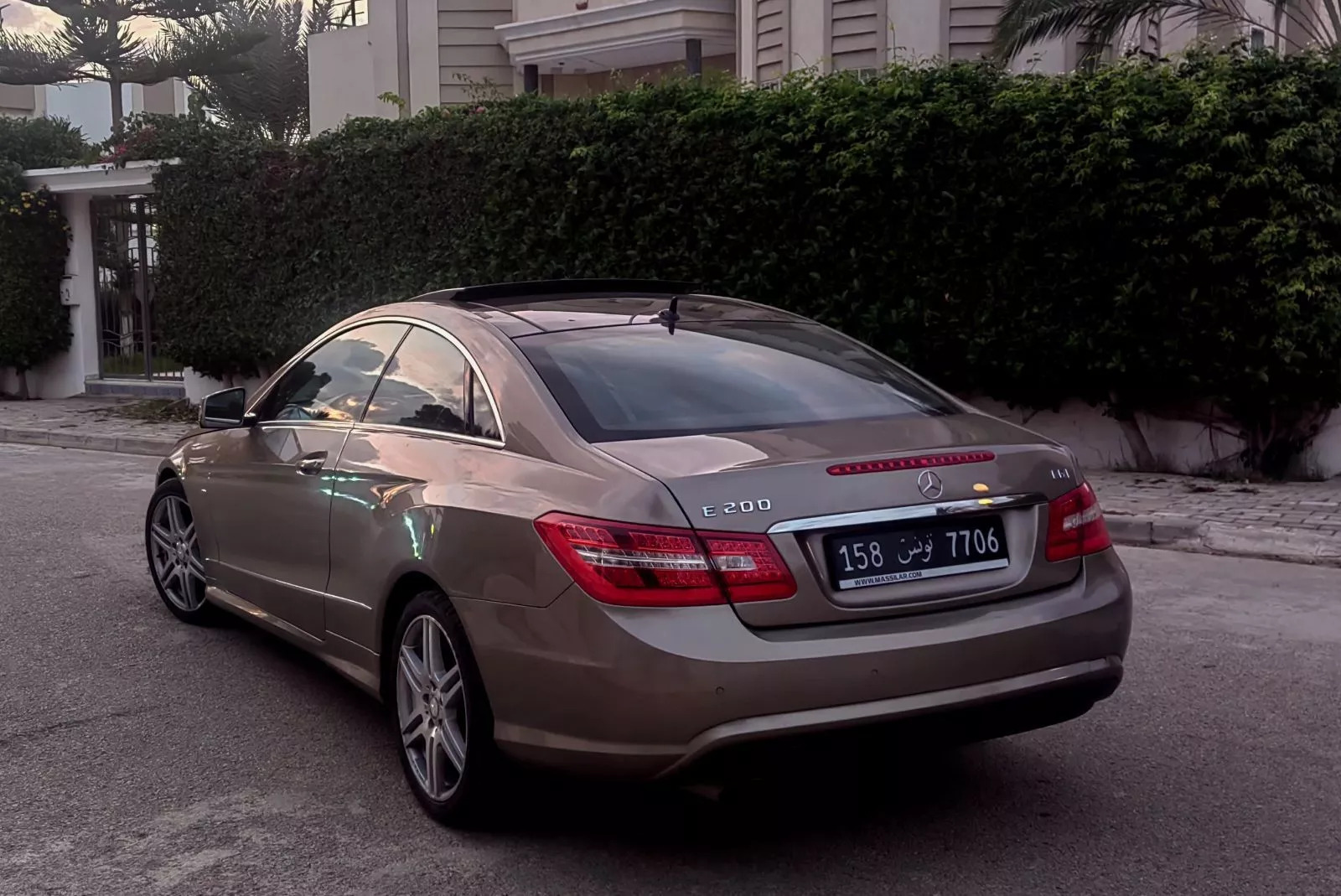 Mercedes-Benz Classe E coupé à Ariana - Photo 1
