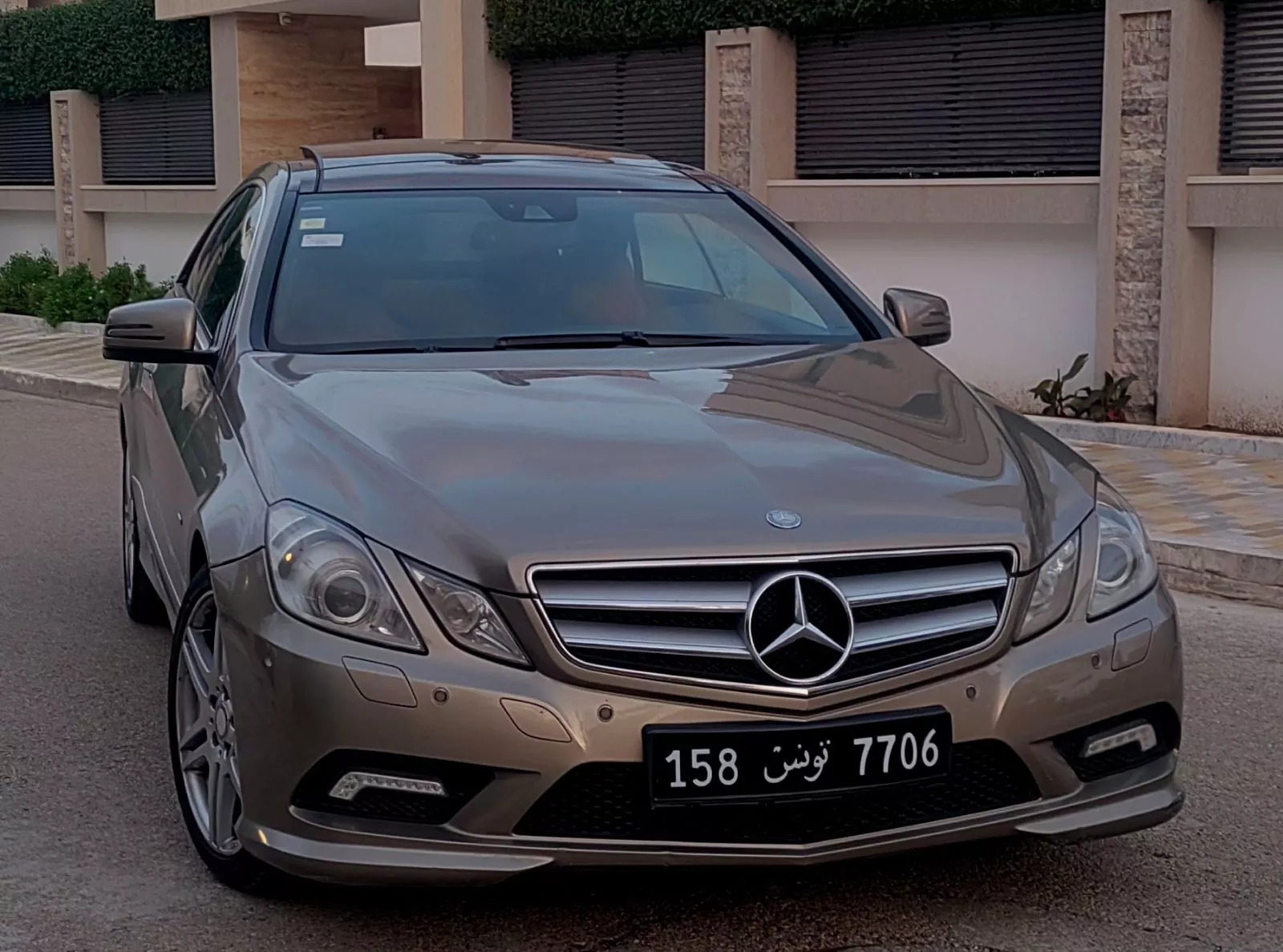Mercedes-Benz Classe E coupé à Ariana - Photo 2