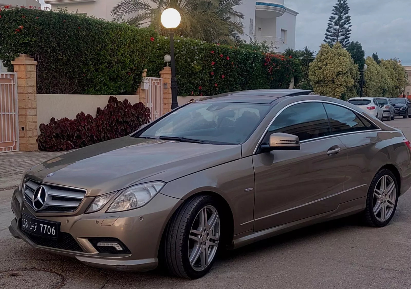 Mercedes-Benz Classe E coupé à Ariana - Photo 3