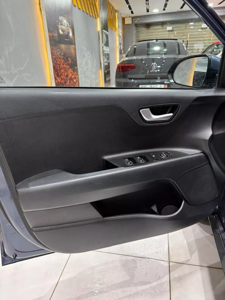 KIA Stonic PLATINUM EDITION à Nabeul - Photo 18