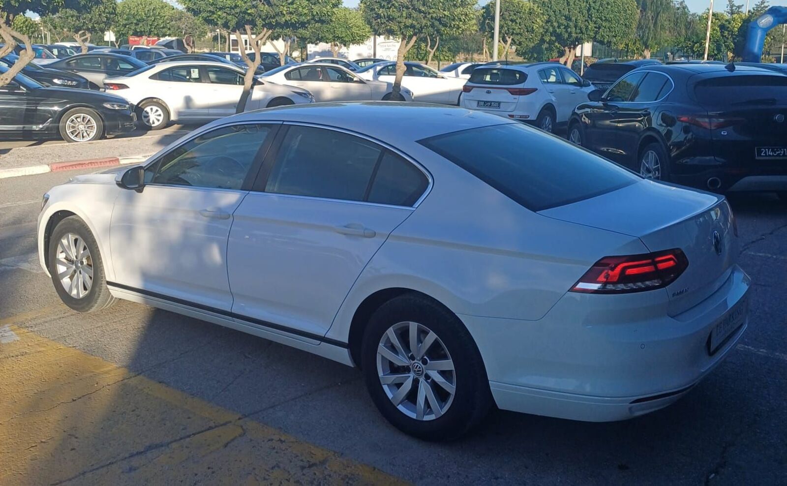 Volkswagen Passat R-Line à Tunis - Photo 3