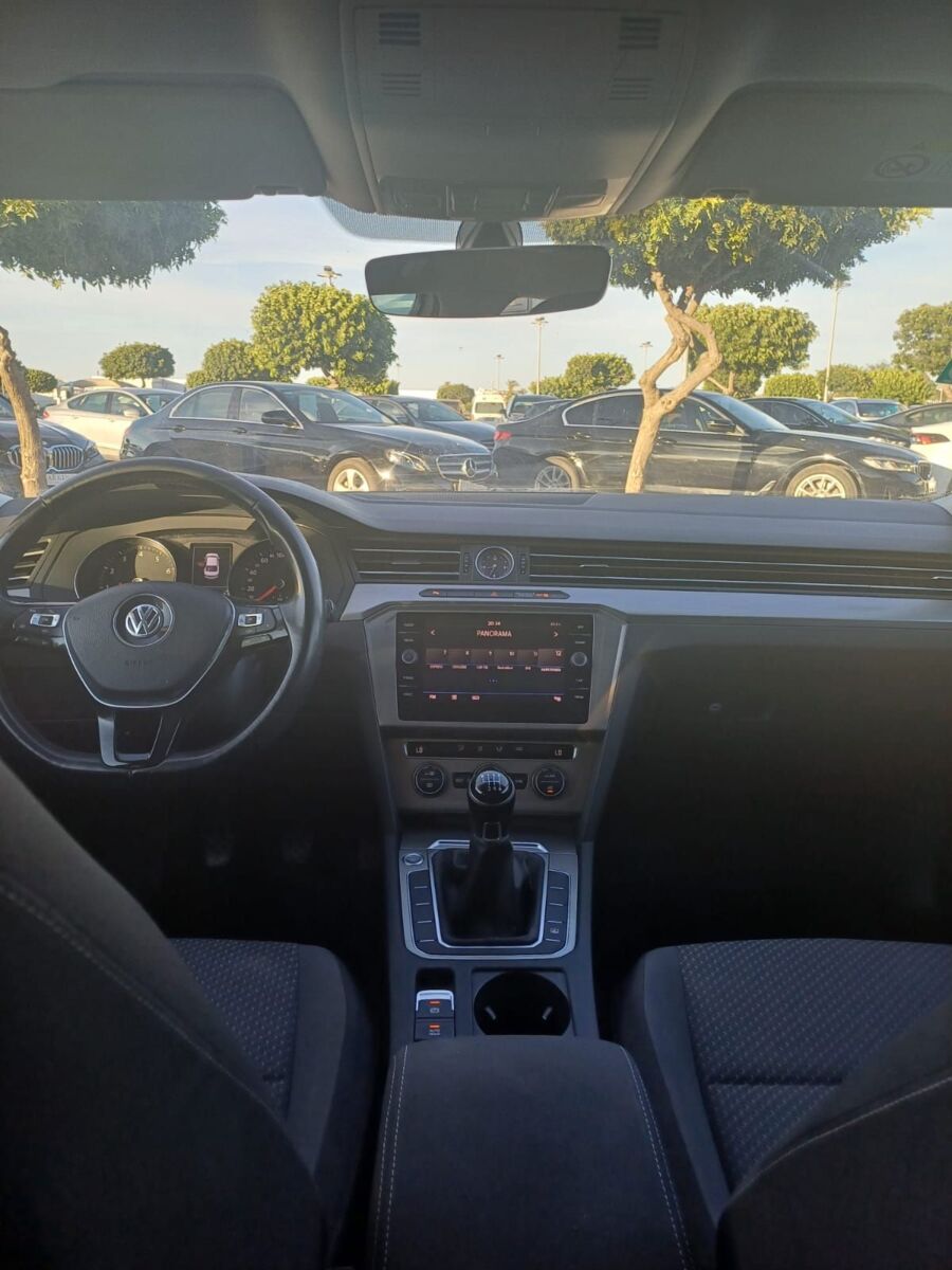Volkswagen Passat R-Line à Tunis - Photo 8