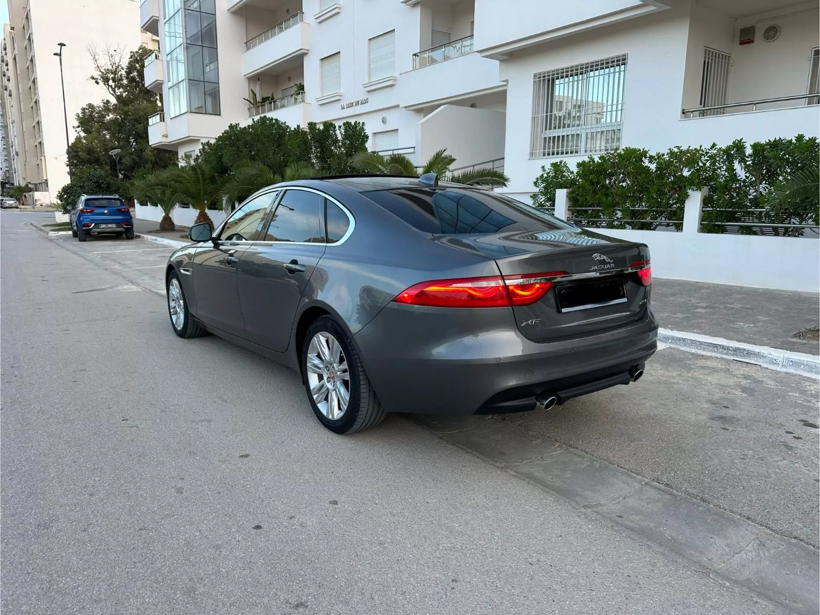 Jaguar XF Luxury à Tunis - Photo 5