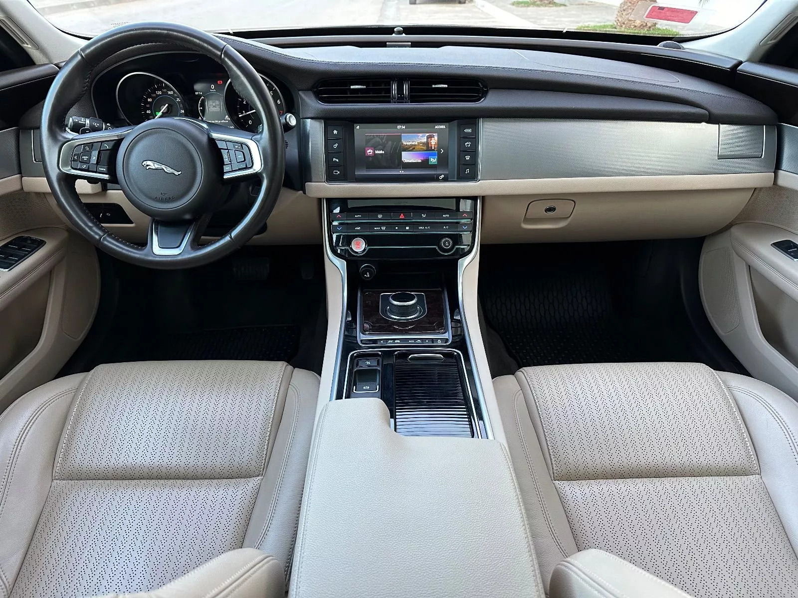 Jaguar XF Luxury à Tunis - Photo 8
