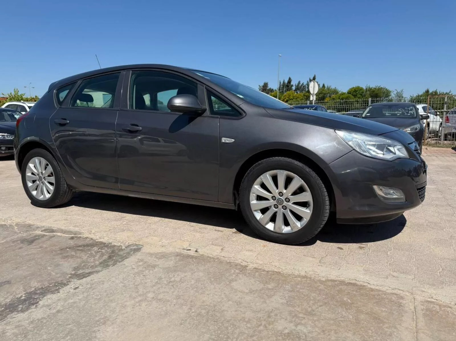 Opel Astra Edition Plus à Ariana - Photo 3