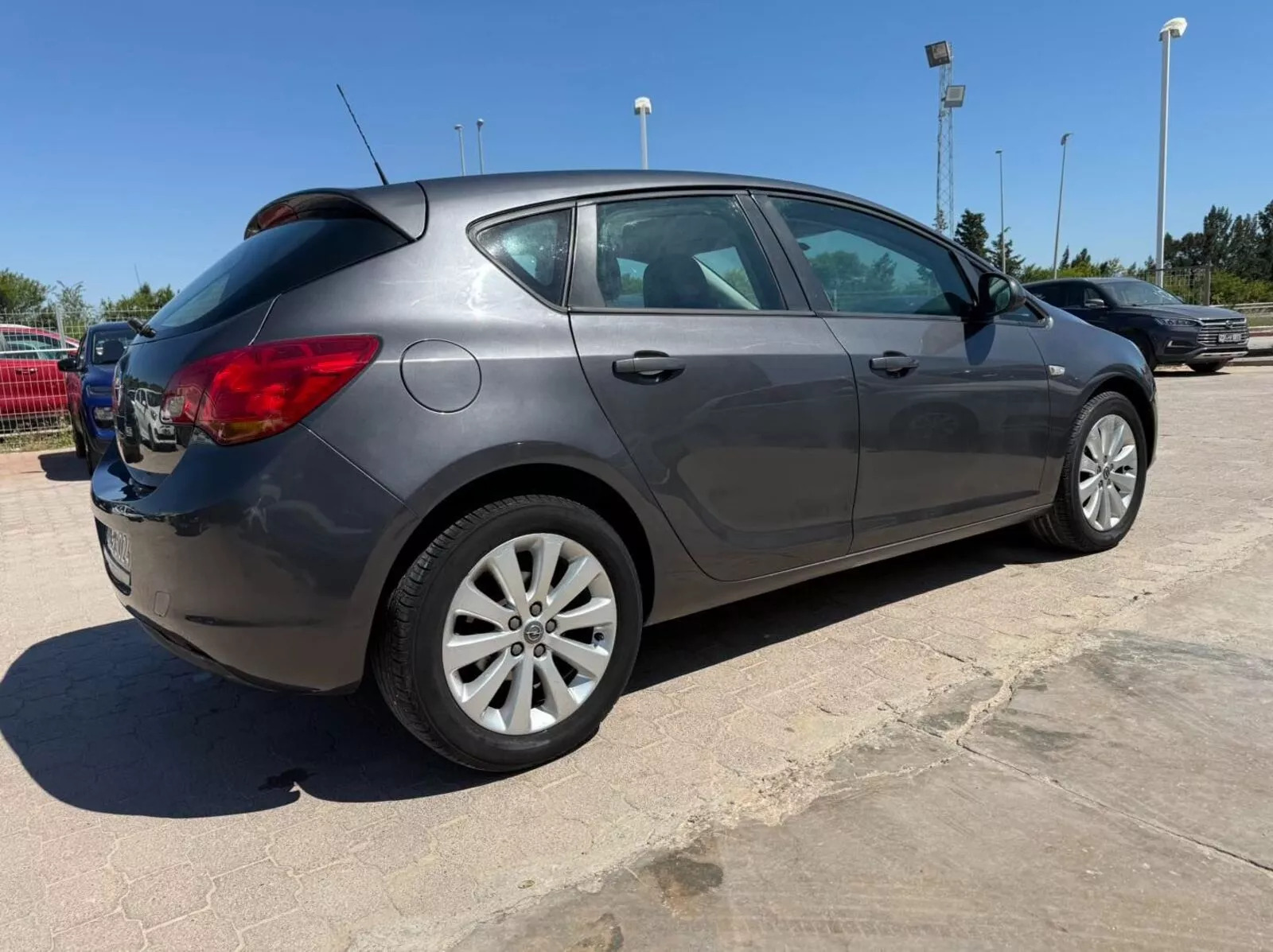 Opel Astra Edition Plus à Ariana - Photo 5