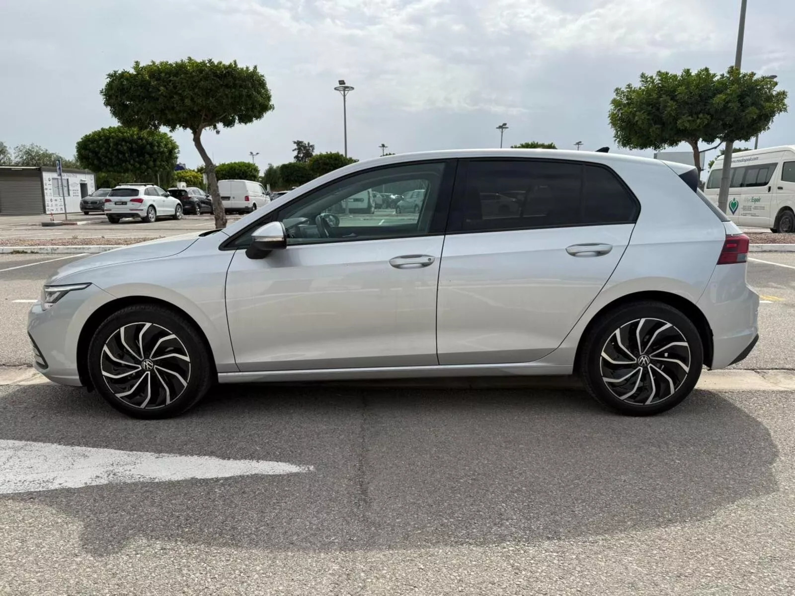 Volkswagen Golf 8 Drive à Tunis - Photo 1