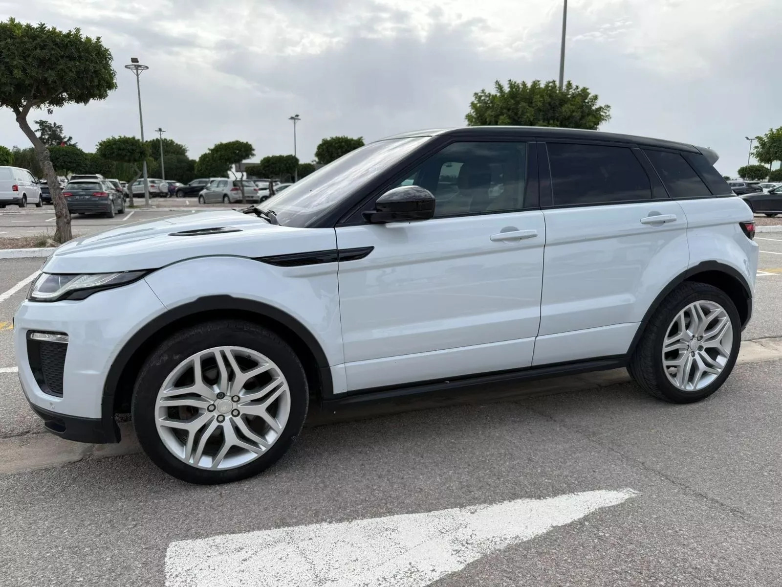 Land Rover Range Rover Evoque Dynamic SE +