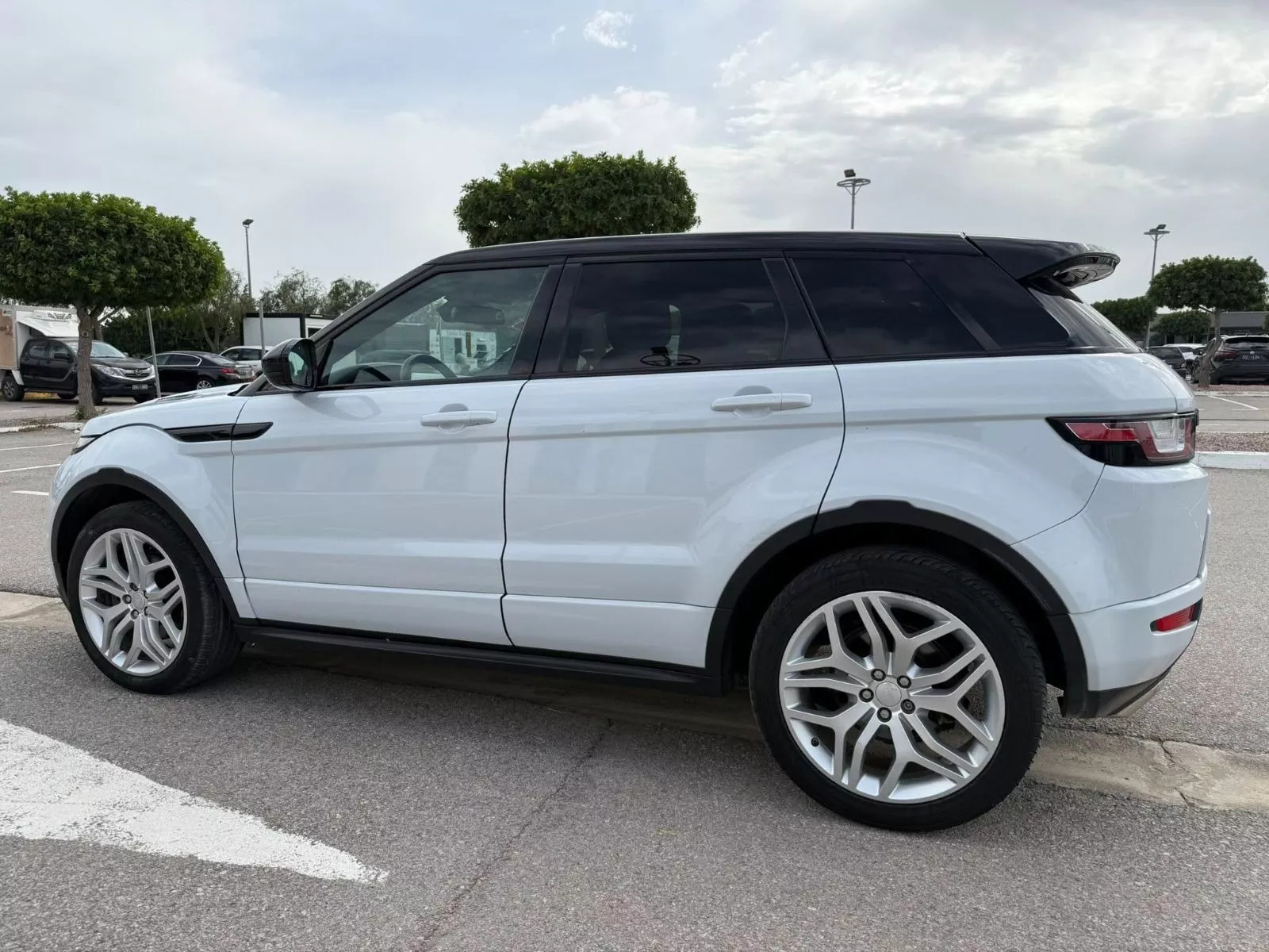 Land Rover Range Rover Evoque Dynamic SE + à Ariana - Photo 2