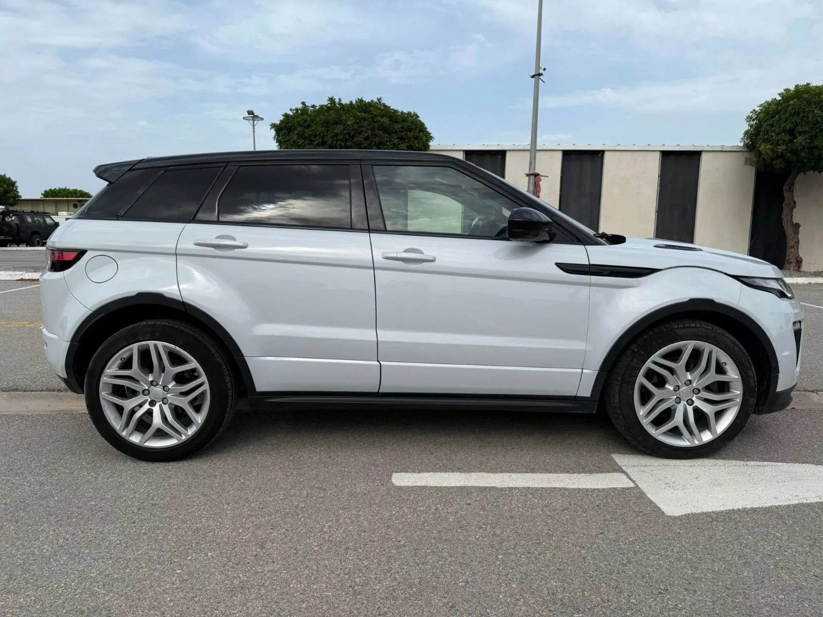 Land Rover Range Rover Evoque Dynamic SE + à Ariana - Photo 4
