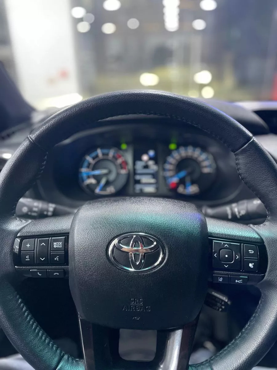 Toyota Hilux Double Cabine à Ben Arous - Photo 10
