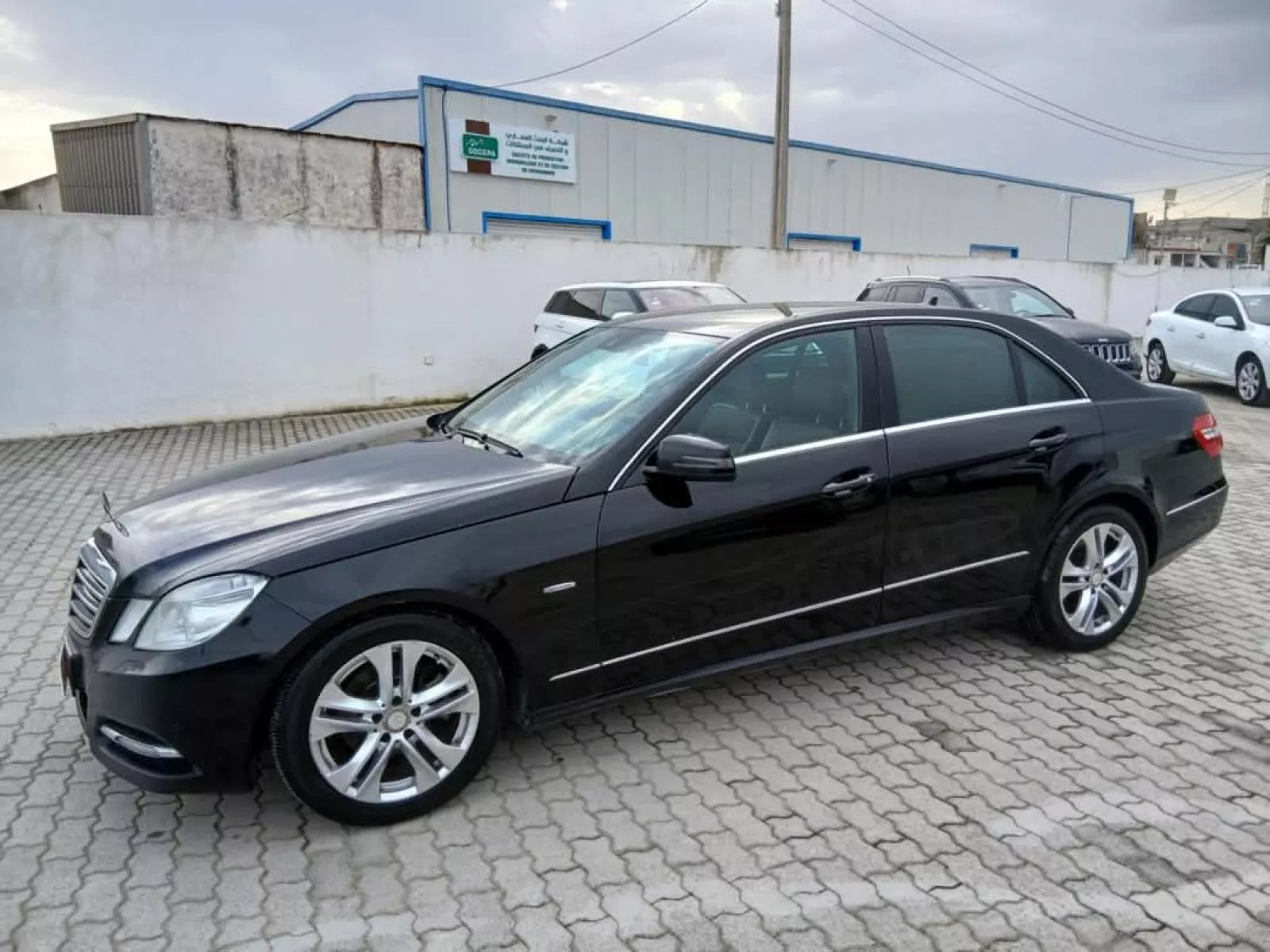 Mercedes-Benz Classe E Elegance à Bizerte - Photo 3