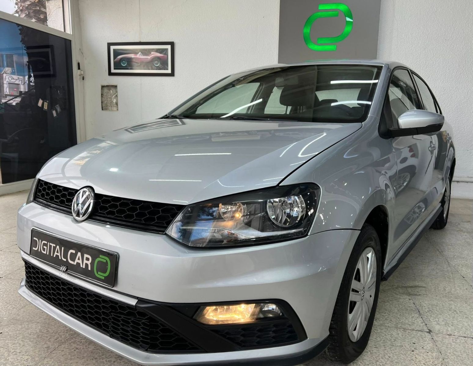 Volkswagen Polo Sedan Highline à Tunis - Photo 7