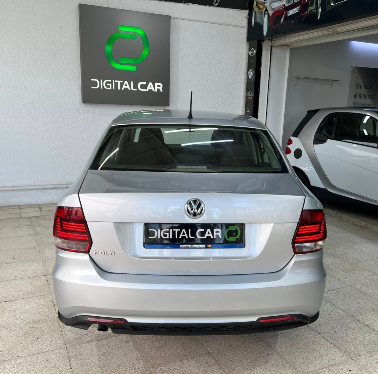 Volkswagen Polo Sedan Highline à Tunis - Photo 9
