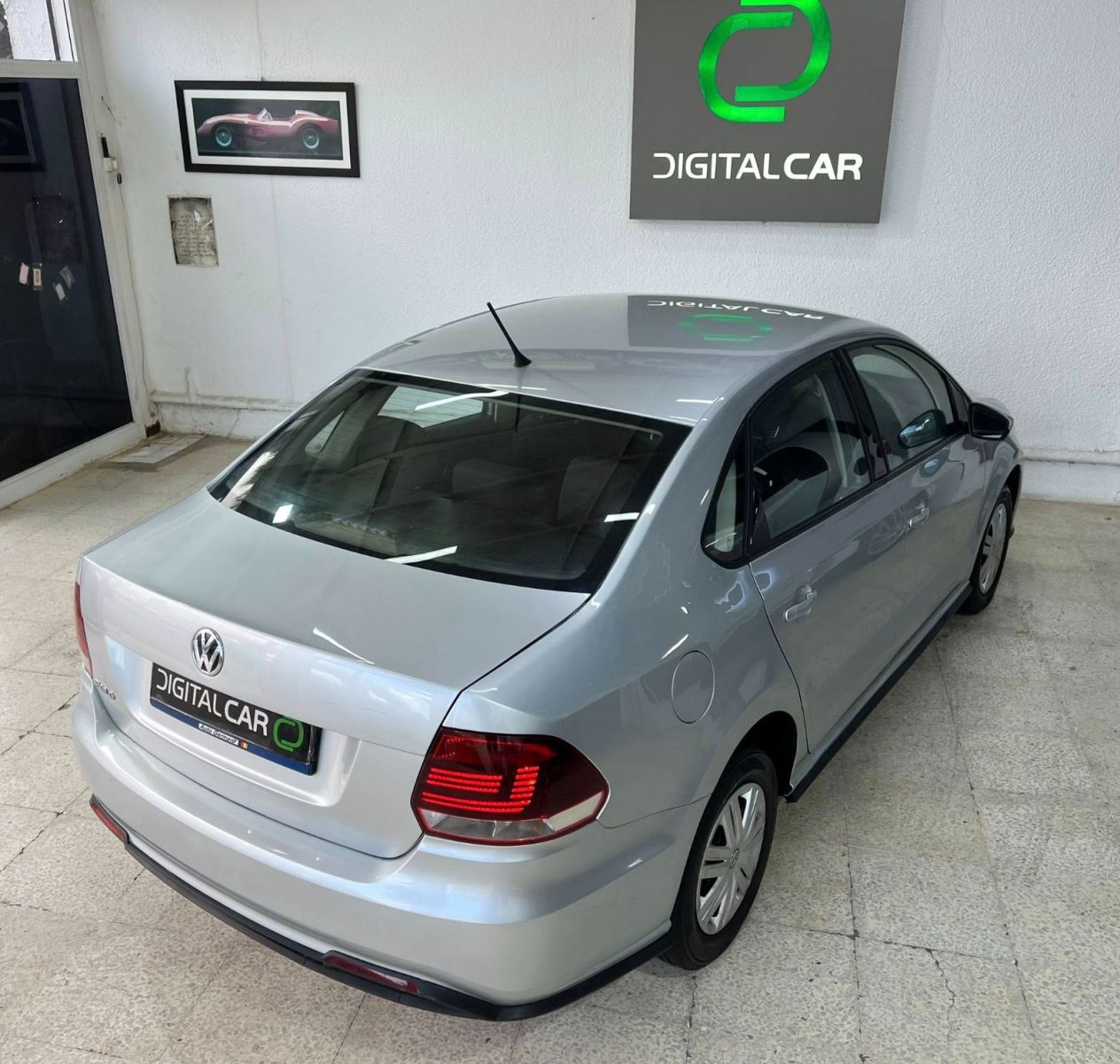 Volkswagen Polo Sedan Highline à Tunis - Photo 13