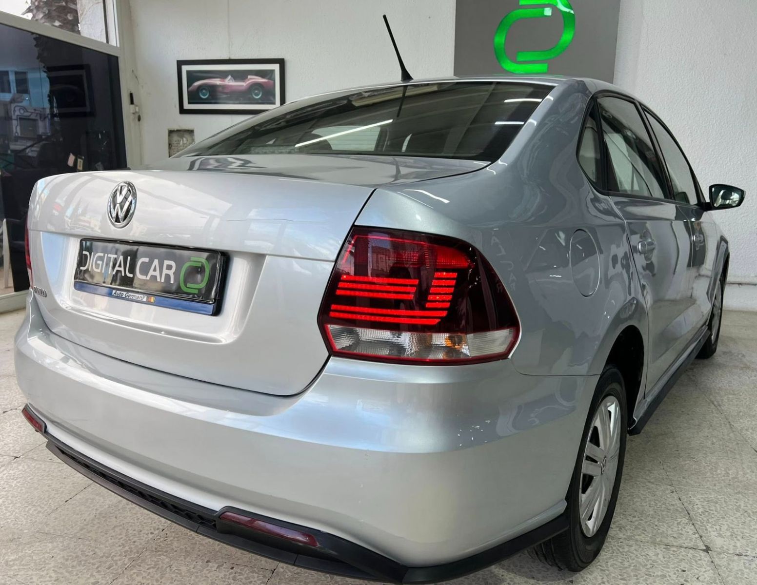 Volkswagen Polo Sedan Highline à Tunis - Photo 15