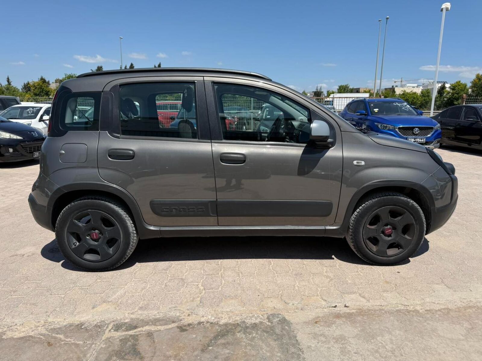 Fiat Panda City Cross à Tunis - Photo 4