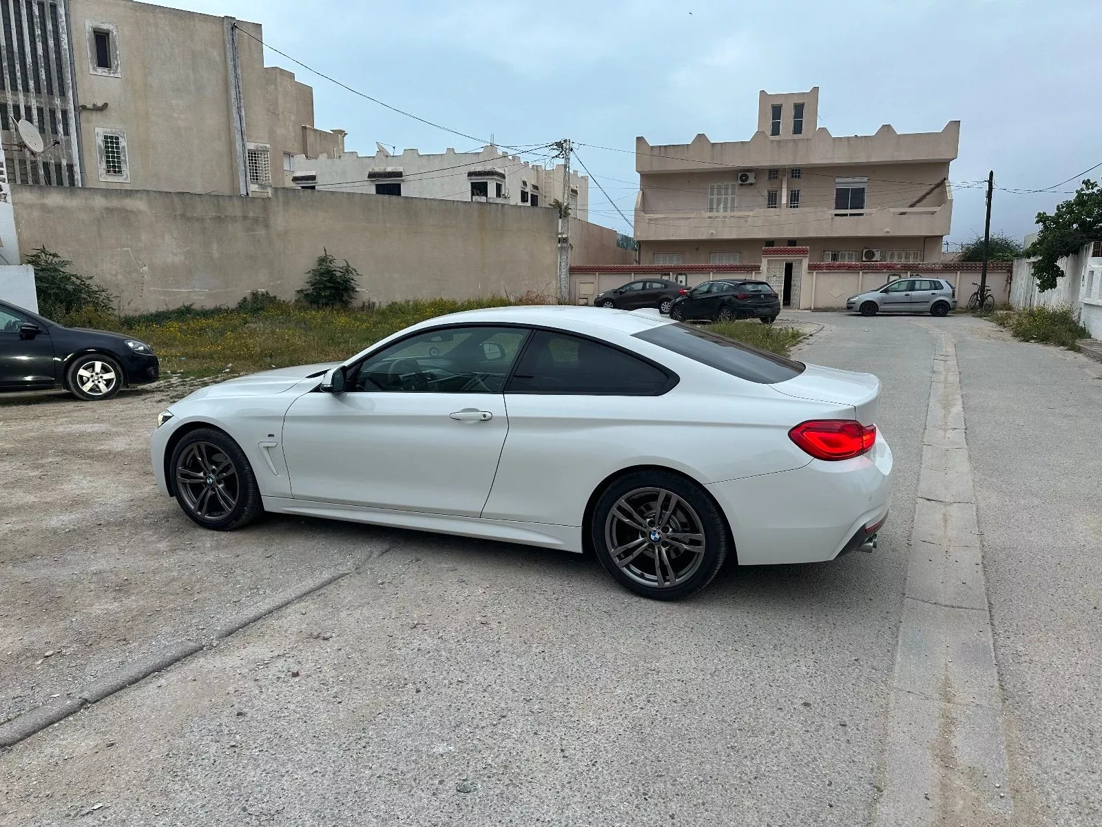 BMW Série 4 Coupé Luxury Line à Sfax - Photo 4