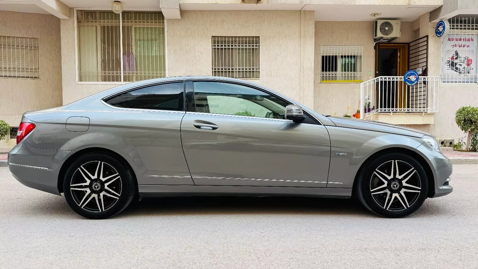 Mercedes-Benz Classe C coupé AMG à Tunis - Photo 5