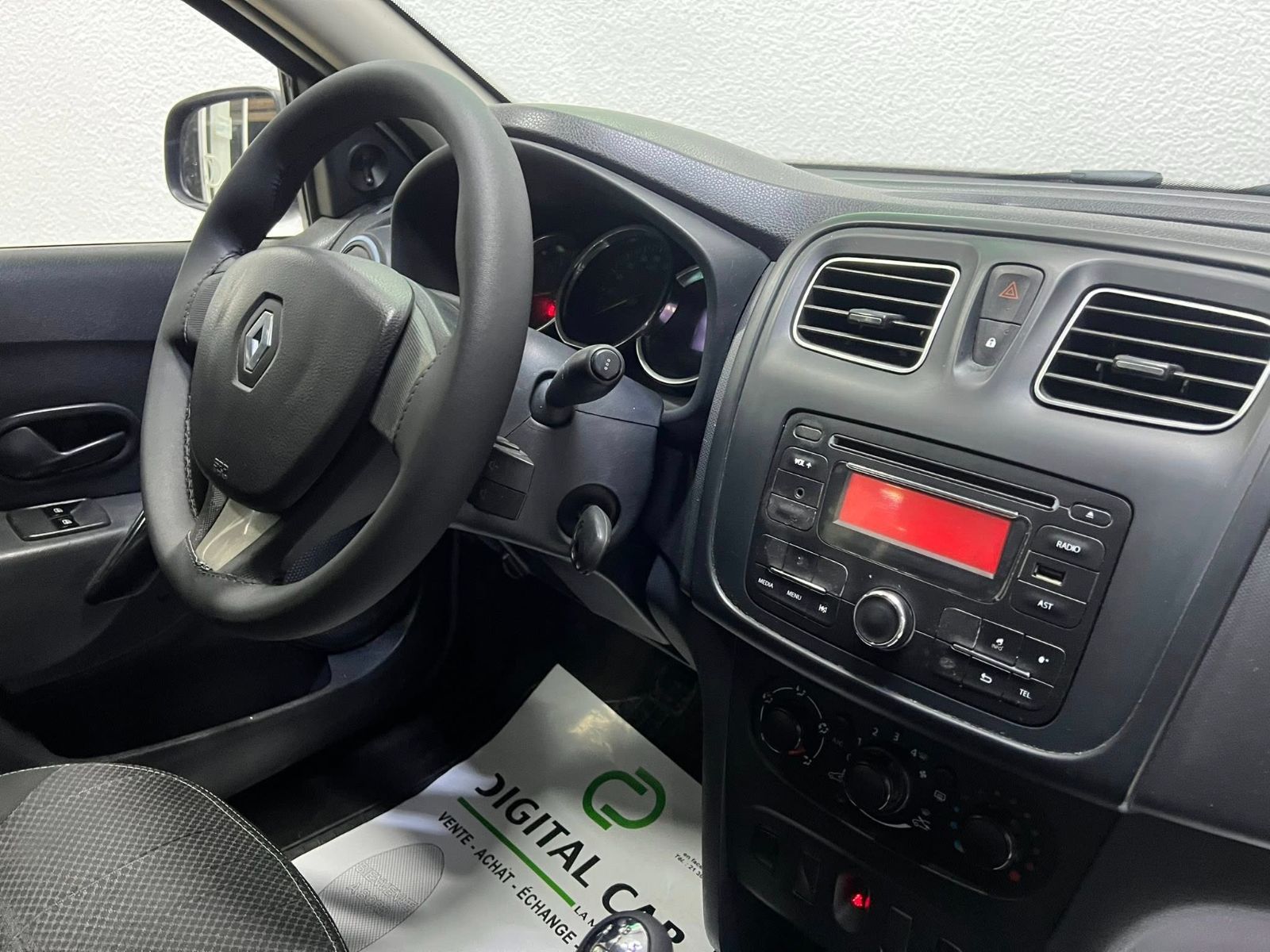 Renault Symbol Confort à Ben Arous - Photo 21