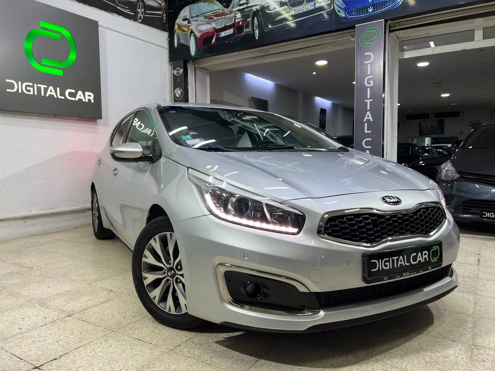 KIA Cerato 5p à Tunis - Photo 3