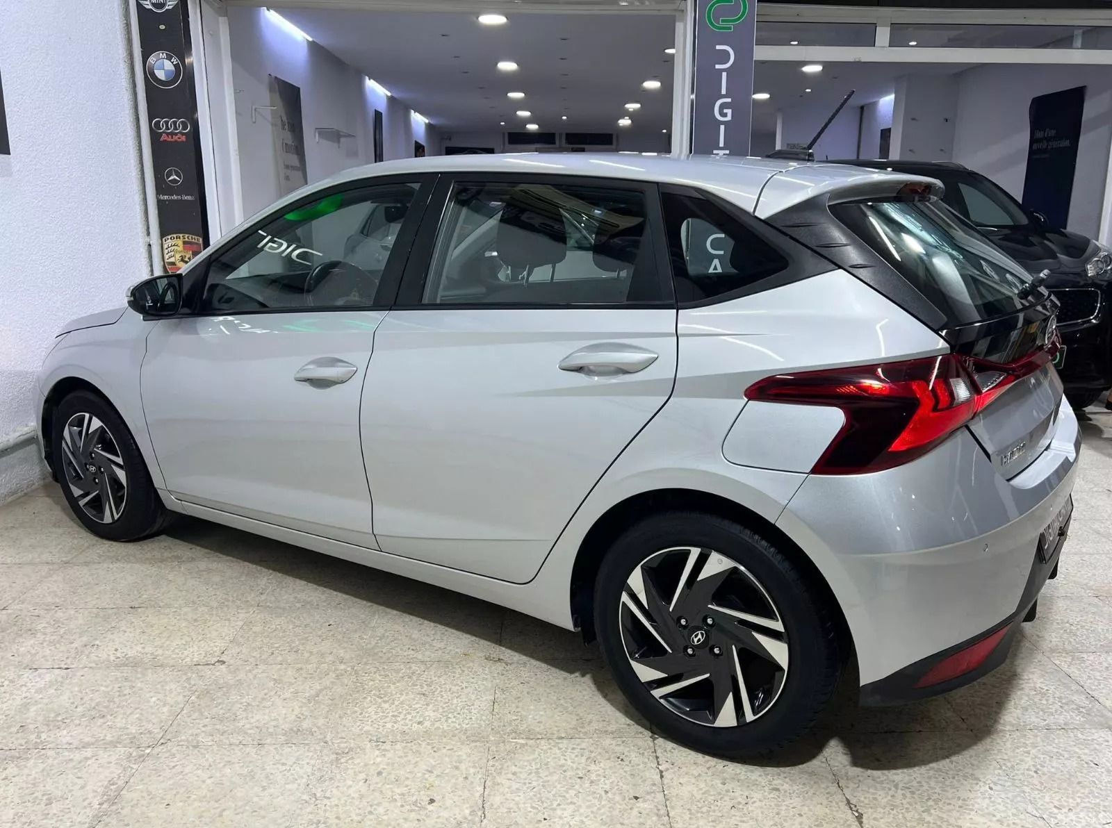 Hyundai i20 High Grade à Tunis - Photo 17