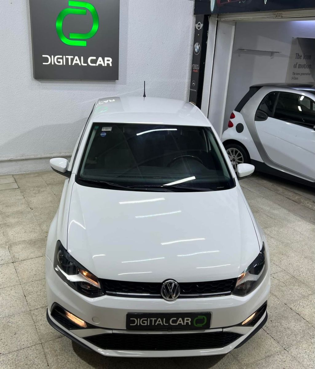 Volkswagen Polo Sedan Trendline à Tunis - Photo 4