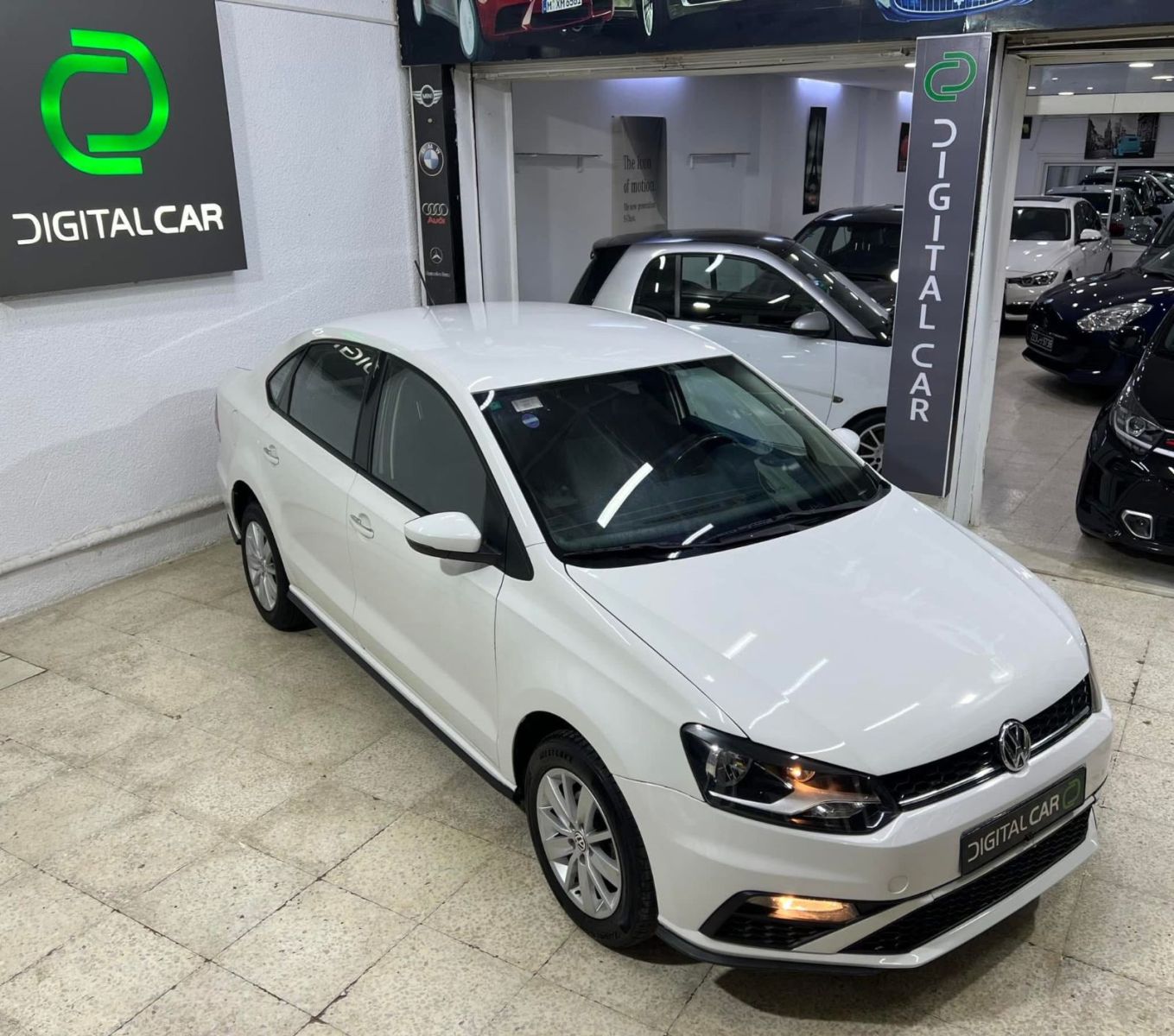 Volkswagen Polo Sedan Trendline à Tunis - Photo 5