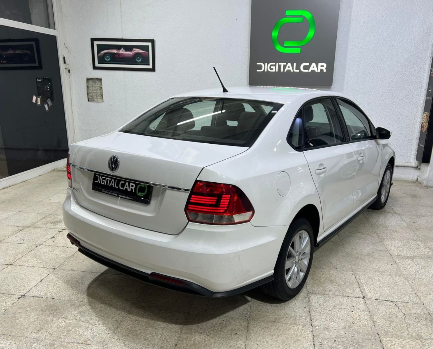 Volkswagen Polo Sedan Trendline à Tunis - Photo 9