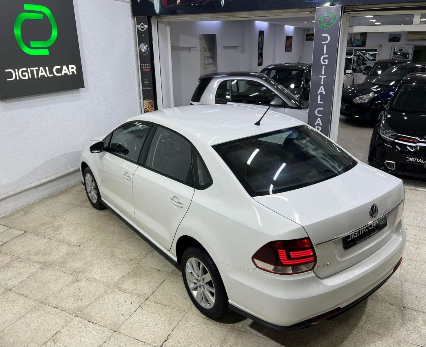 Volkswagen Polo Sedan Trendline à Tunis - Photo 11