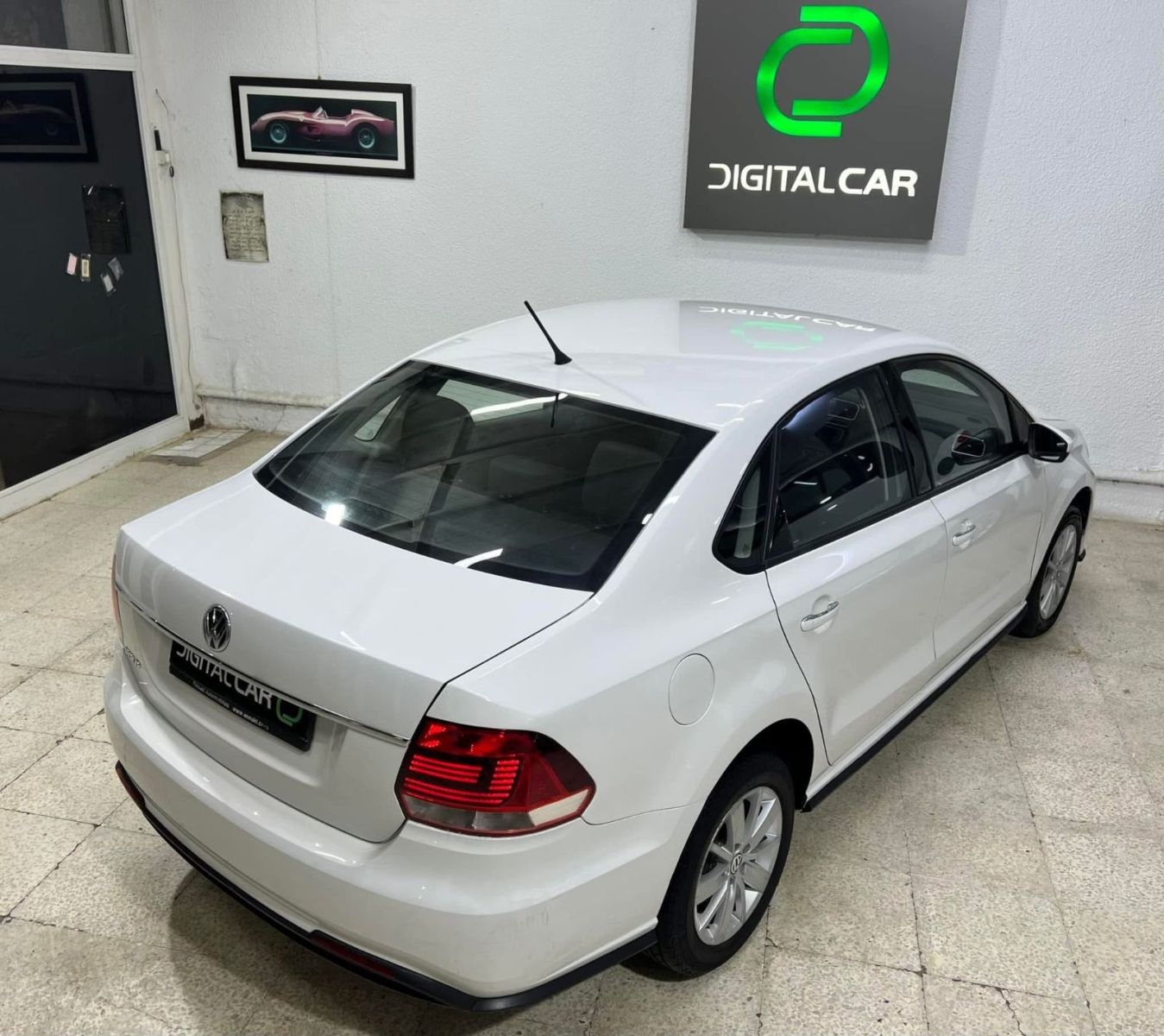 Volkswagen Polo Sedan Trendline à Tunis - Photo 12