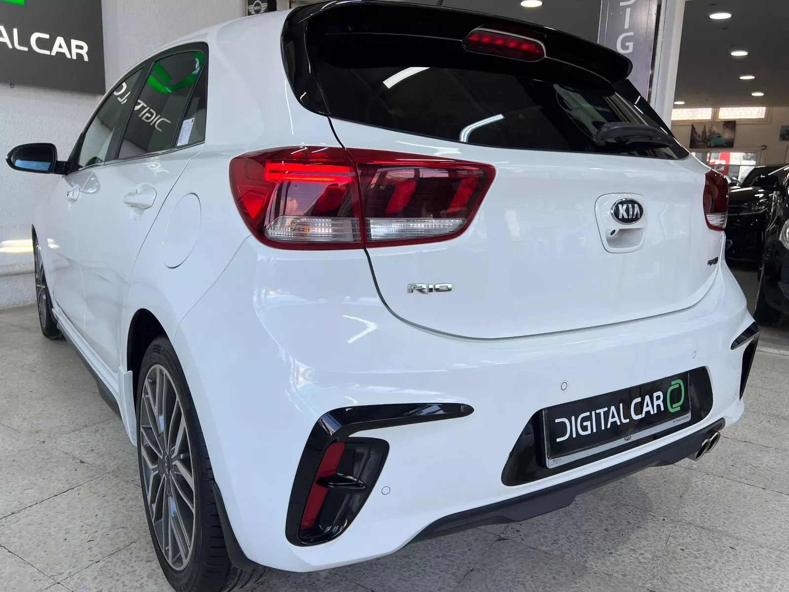 KIA Rio 5p GT-Line à Tunis - Photo 16